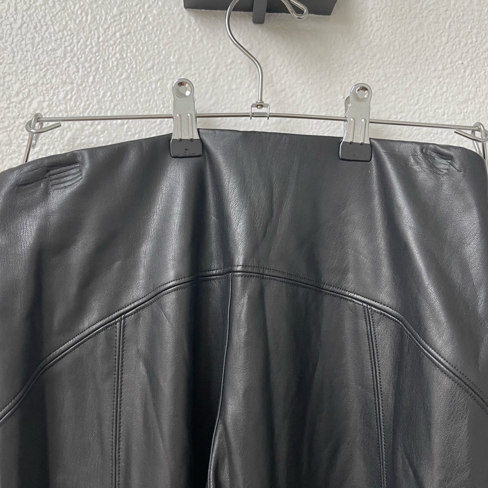 NWT Nordstrom Classic Black Faux Leather Leggings Size Medium Vegan Leather - Picture 4 of 5